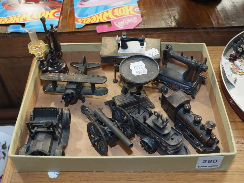 box; miniature pencil sharpeners Image 1++