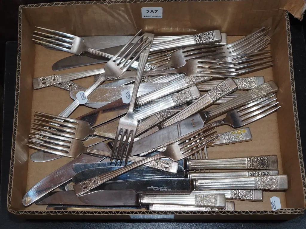 box of plated knives and forks Image 1++