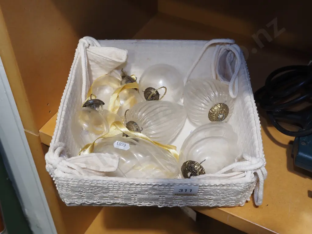 seagrass basket and glass Xmas tree baubles Image 1++
