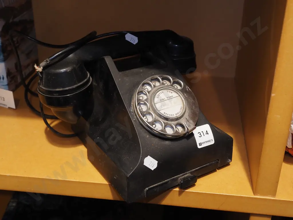 vintage black dial telephone Image 1++