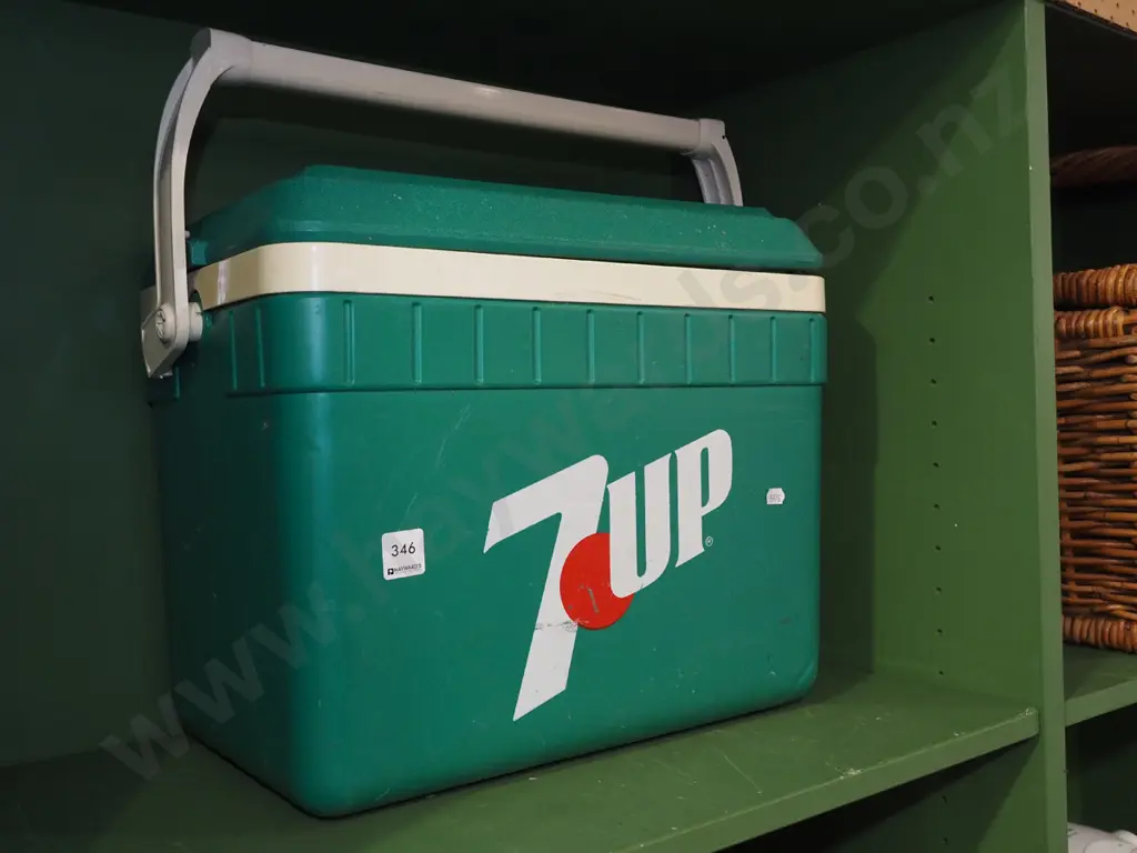 Seven Up chilly bin Image 1++