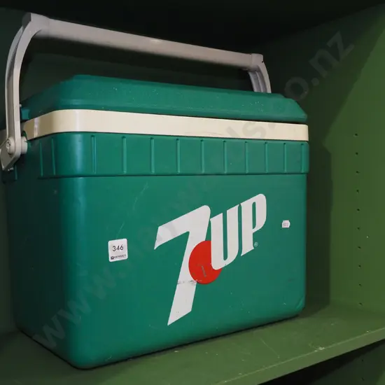 Seven Up chilly bin