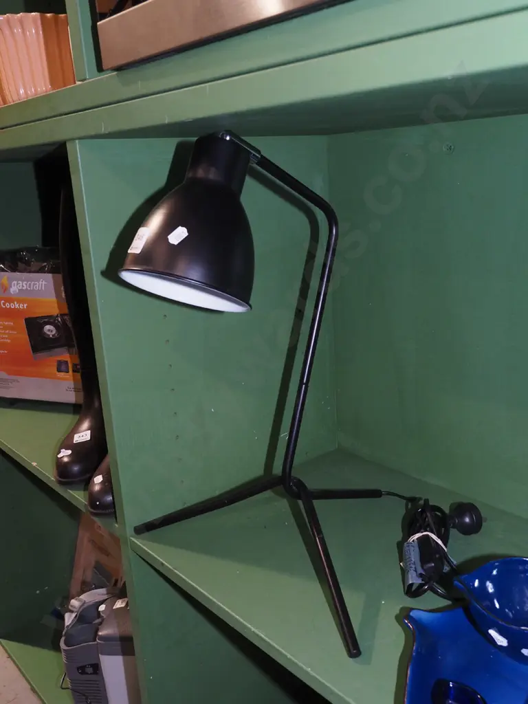 black metal desk lamp Image 1++