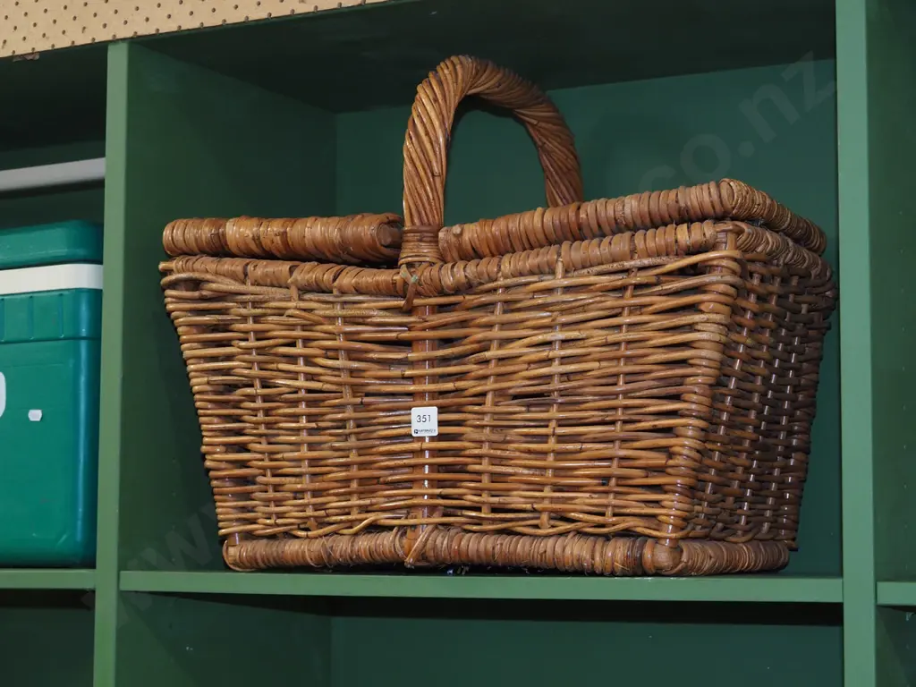 cane picnic hamper Image 1++