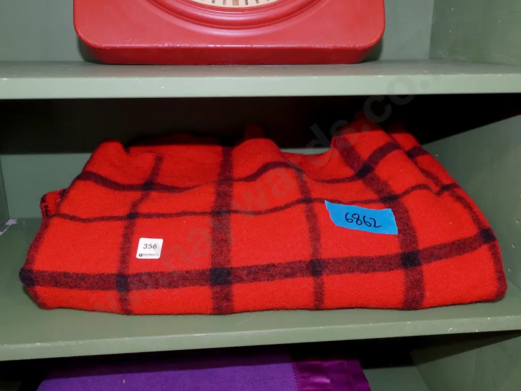 checked woollen blanket Image 1++