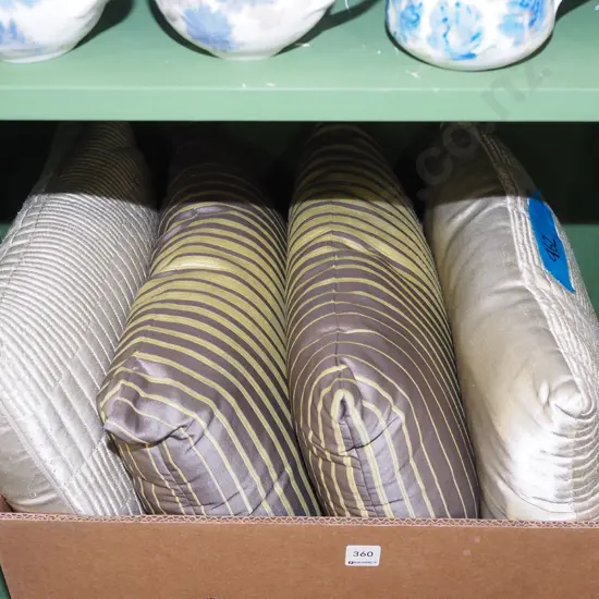 box of 4 cushions