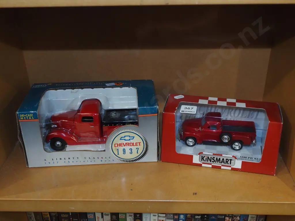 2x boxed diecast model vehicles Image 1++