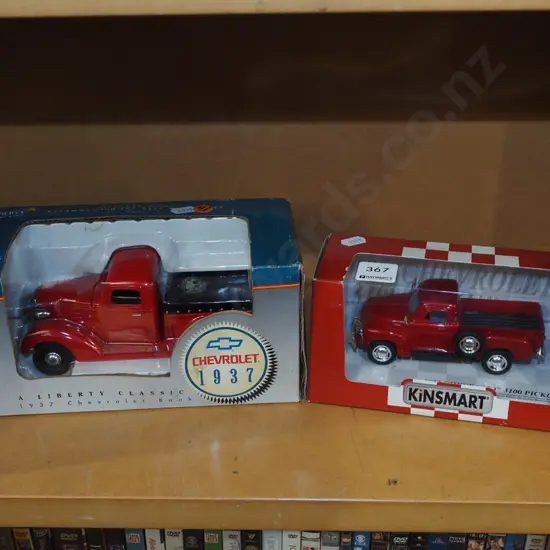 2x boxed diecast model vehicles