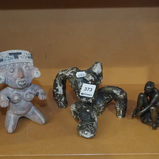 3x figurines