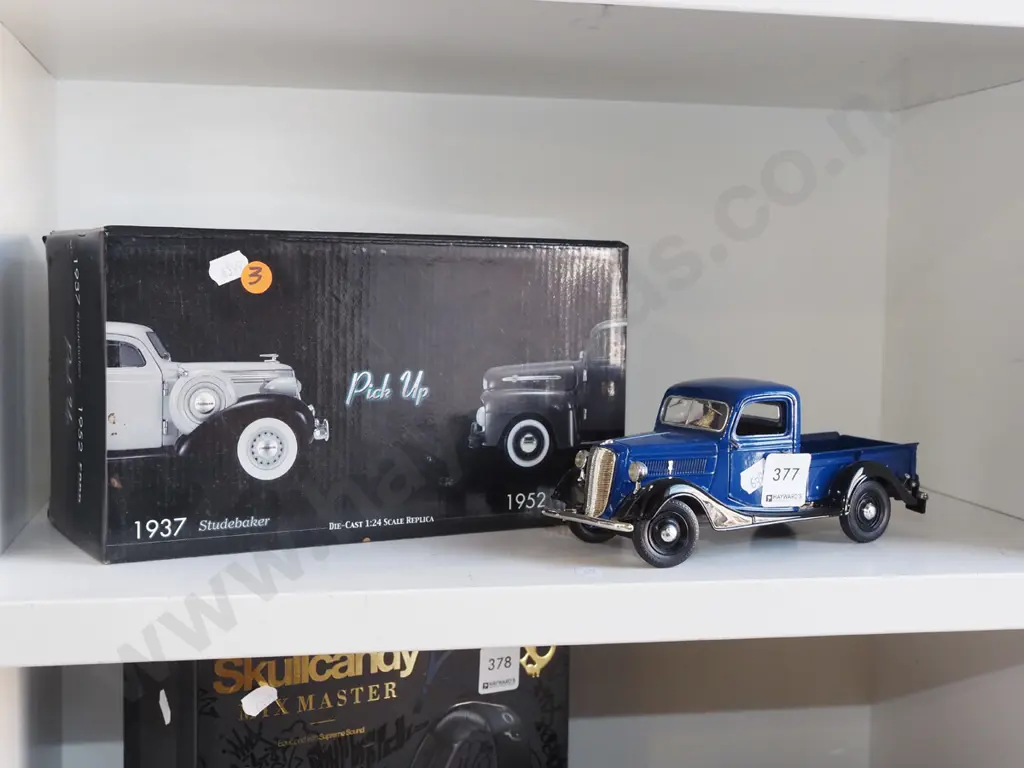boxed model of a 1937 Studebaker pick up truck Image 1++