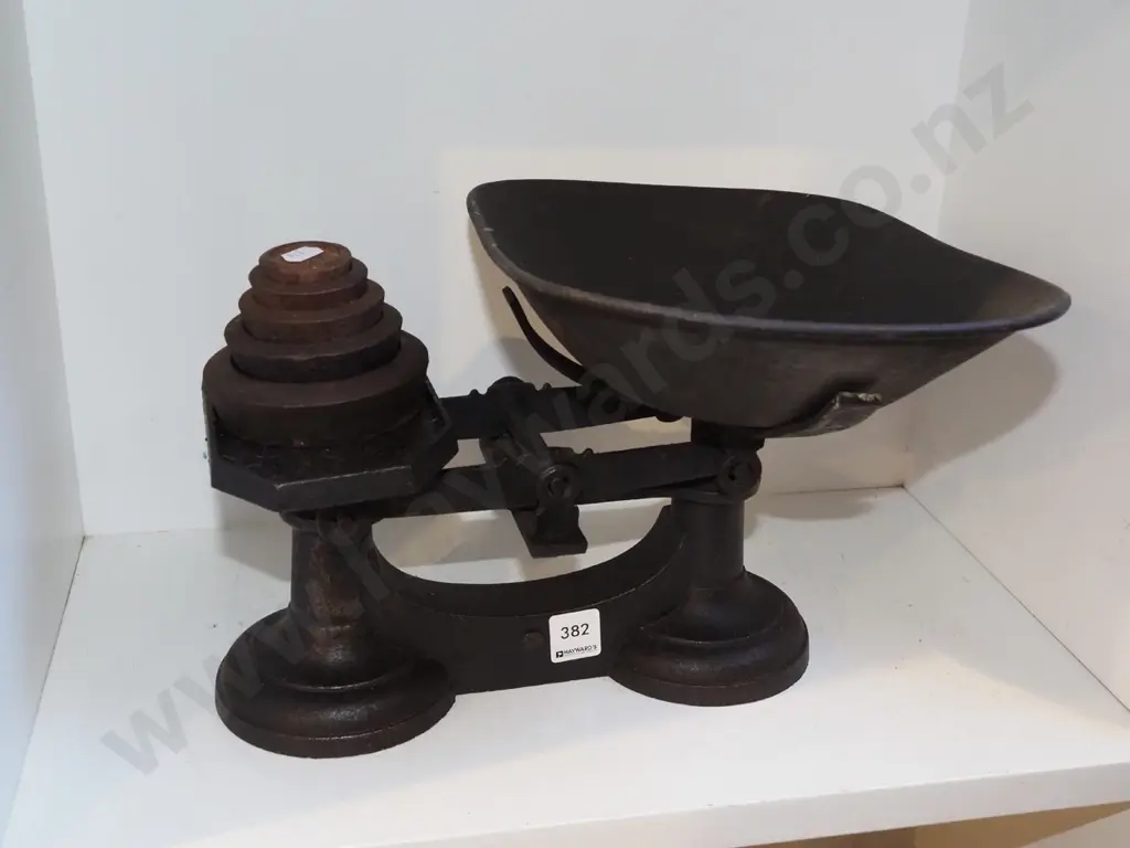 vintage balance scales Image 1++