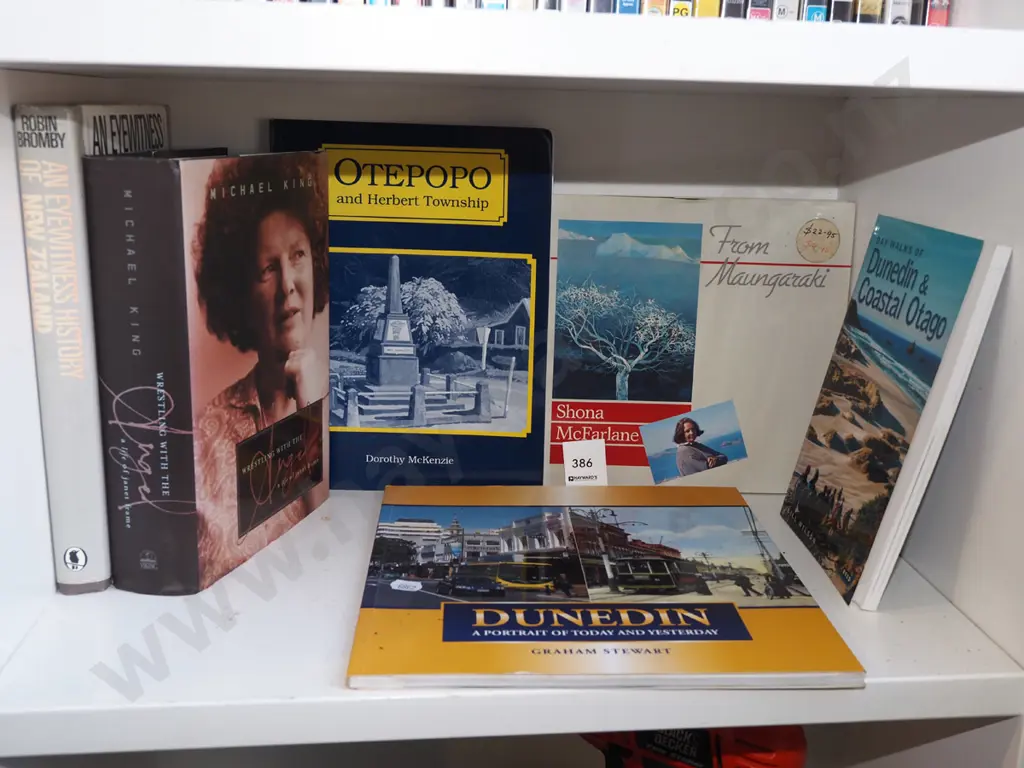 Dunedin and other NZ books Image 1++