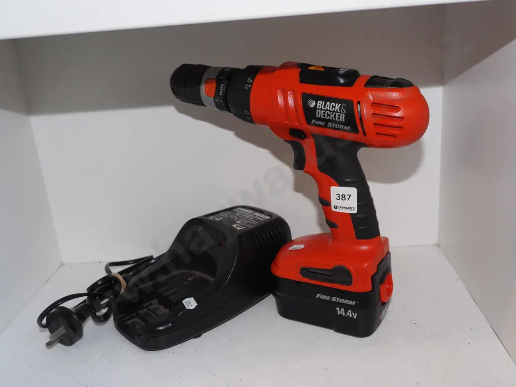 Black & Decker 14v cordless drill with battery and charger Image 1++