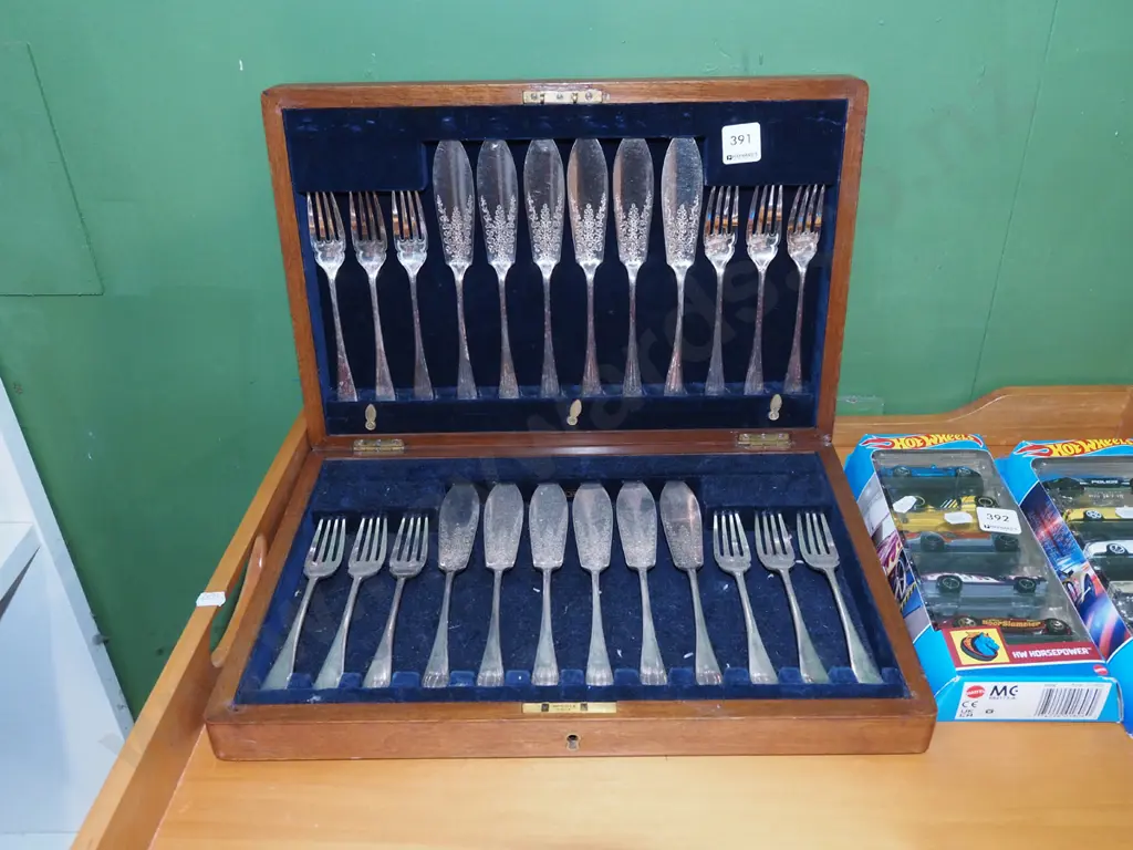 mahogany cased plated fish set Image 1++