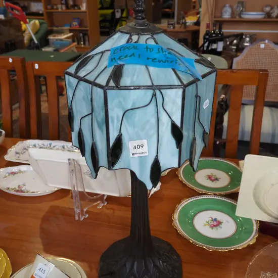 reproduction Tiffany style lamp - needs rewiring and crack to shade H530