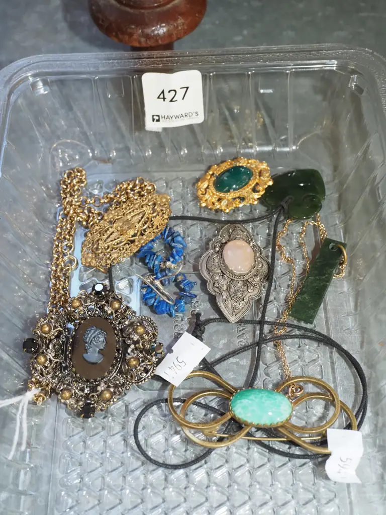 tray of costume jewellery Image 1++