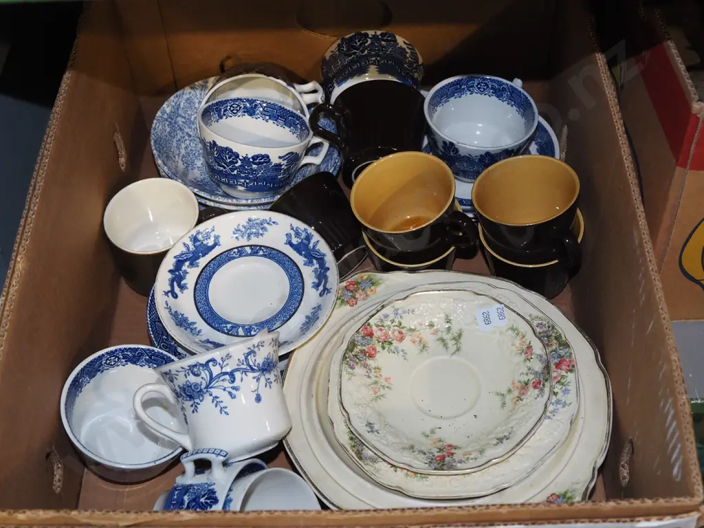 box; willow pattern cups, plates, Crown Lynn plates etc Image 1++