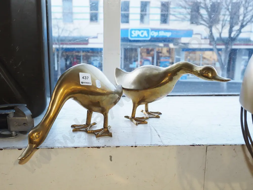 2x brass duck figurines H150 Image 1++