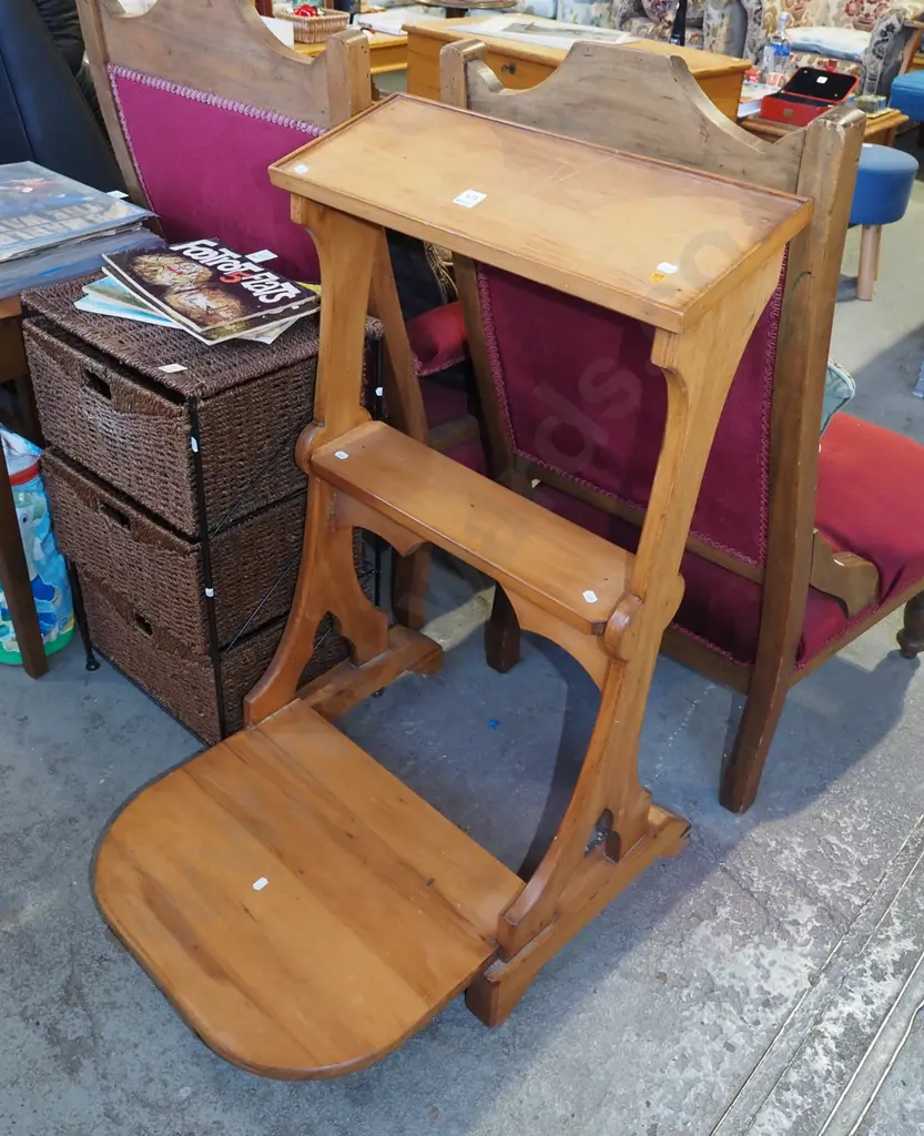 solid rimu kneeler H900 W520 D650 Image 1++