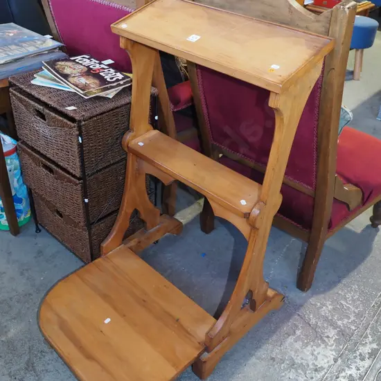 solid rimu kneeler H900 W520 D650