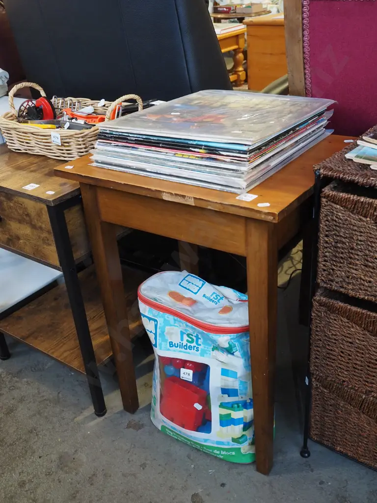 small rimu end/lamp table H620 W455 D375 Image 1++