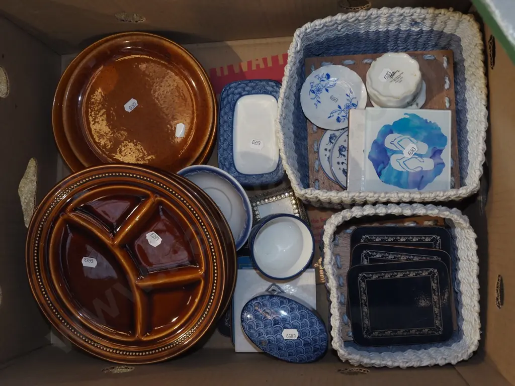 box; segmented plates, seagrass baskets, coasters etc Image 1++