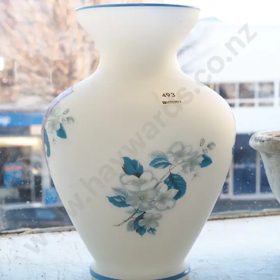 opaque white glass vase with flowers H31
