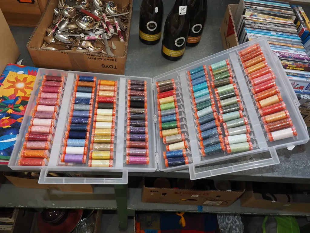 plastic organiser of sewing threads Image 1++