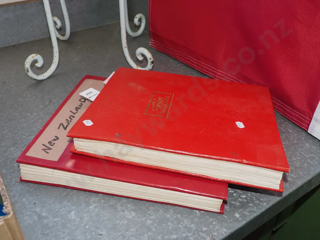 2x stamp albums Image 1++