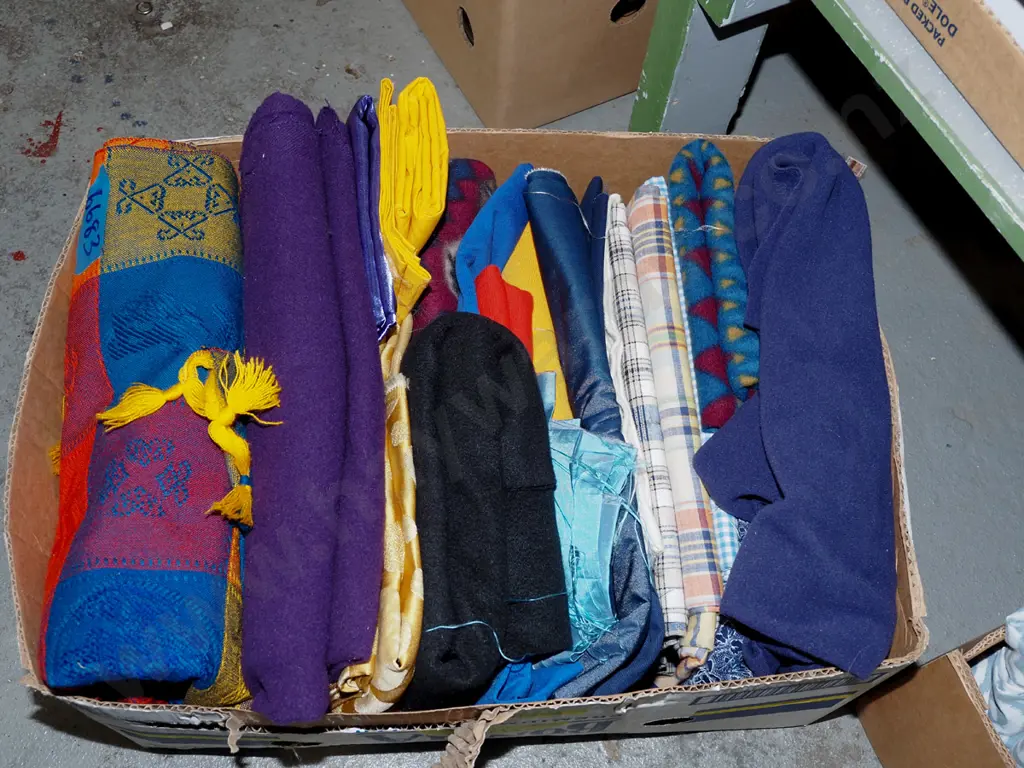 box of fabric pieces Image 1++