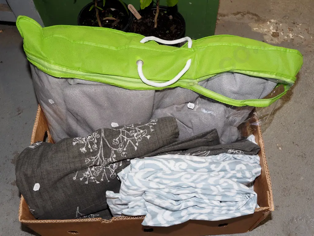 box; sheets, polypropylene pillow cases, blankets Image 1++