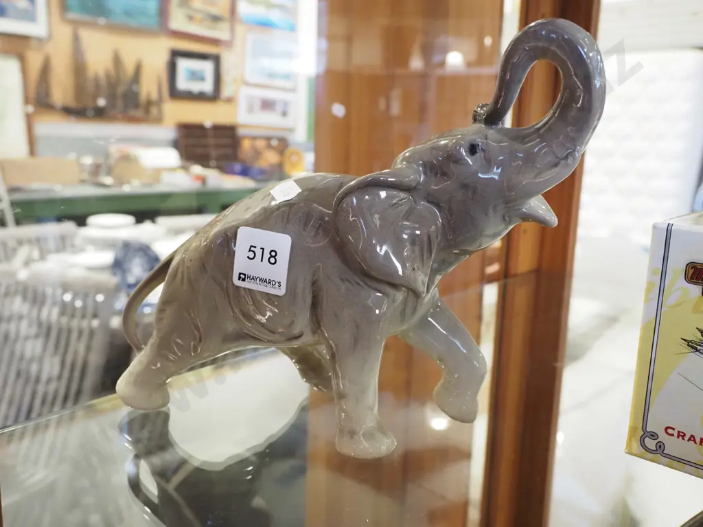 elephant figurine Image 1++