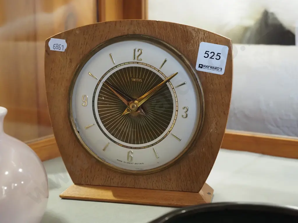Smiths mid century mantle clock - no glass  Image 1++