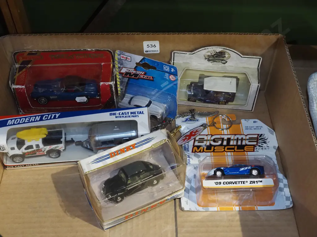 box; toy vehicles, key rings Image 1++