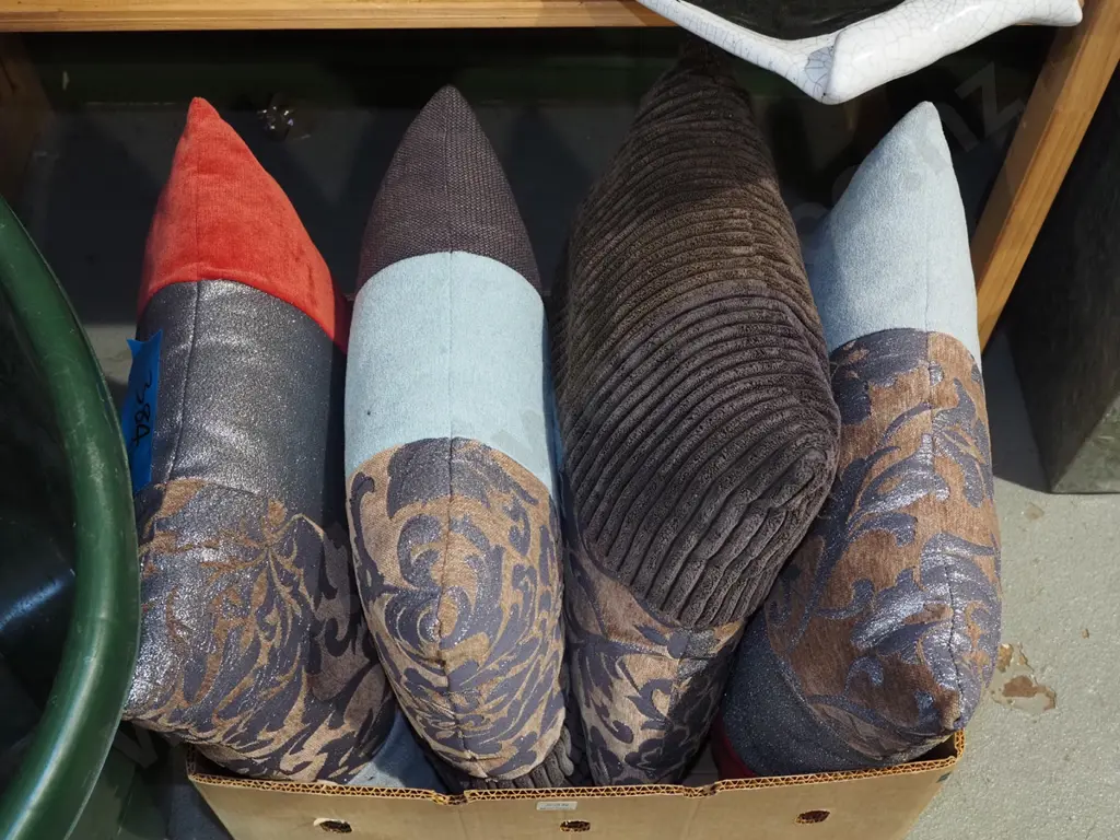 box of cushions Image 1++