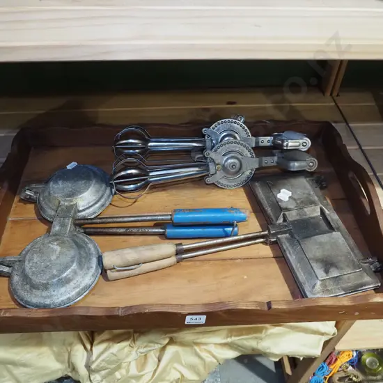 wooden tray, egg beaters, 2x toastie pie makers