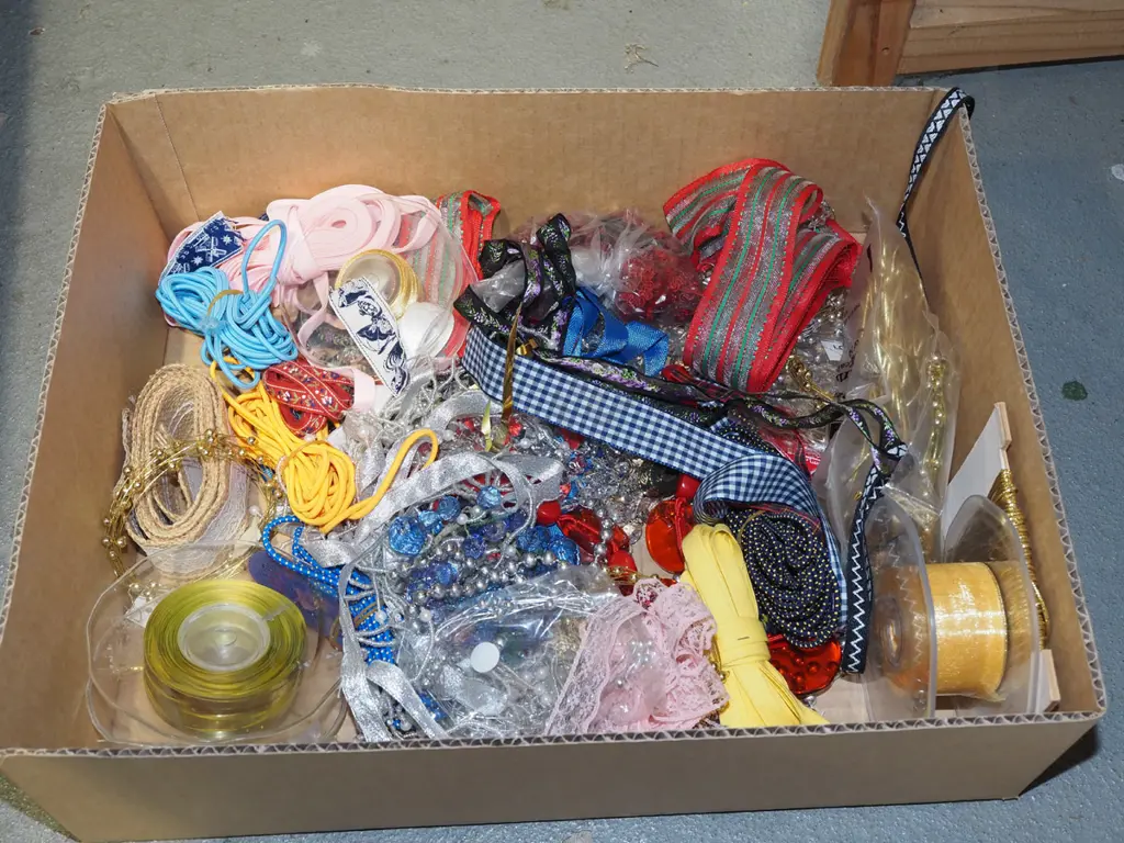 box; ribbons, beads etc Image 1++