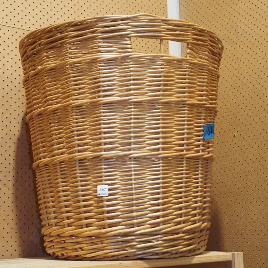 large cane wood basket H570