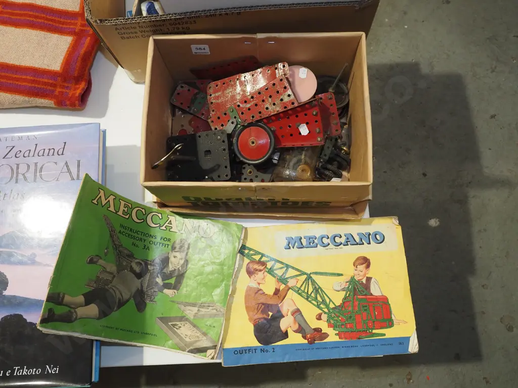 vintage Meccano pieces, instruction book Image 1++