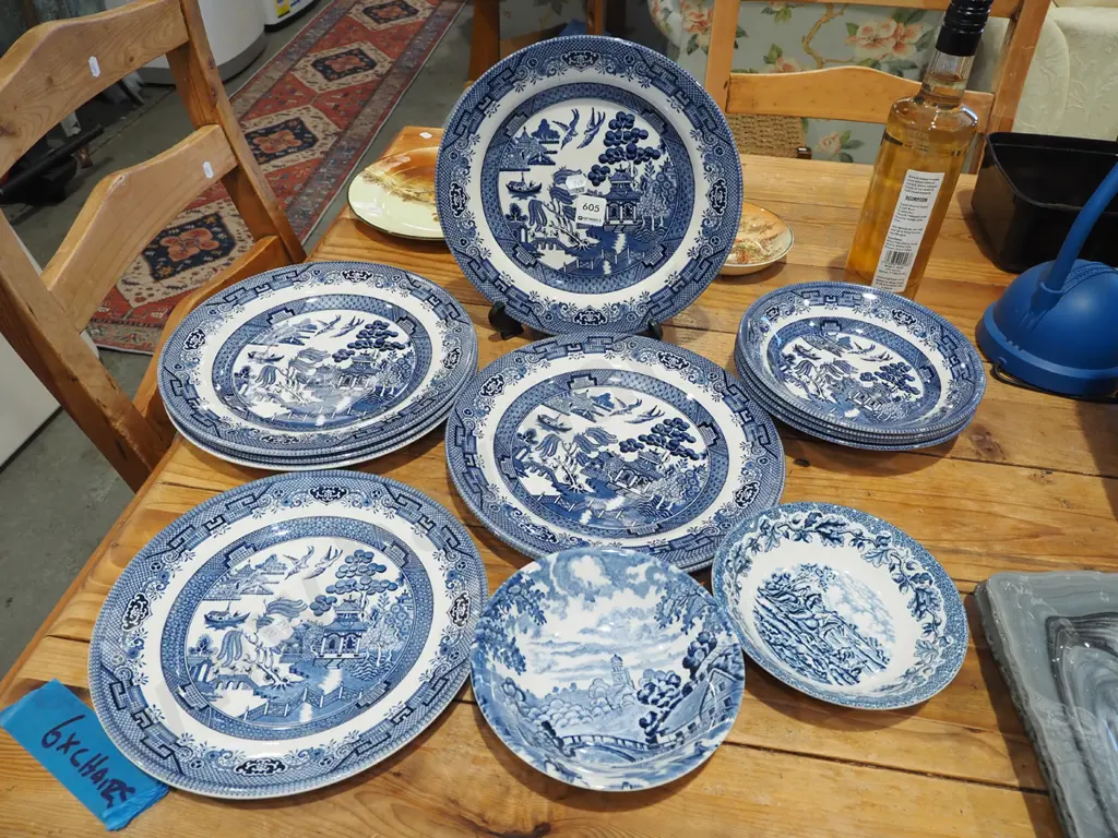 willow pattern plates, bowls etc Image 1++