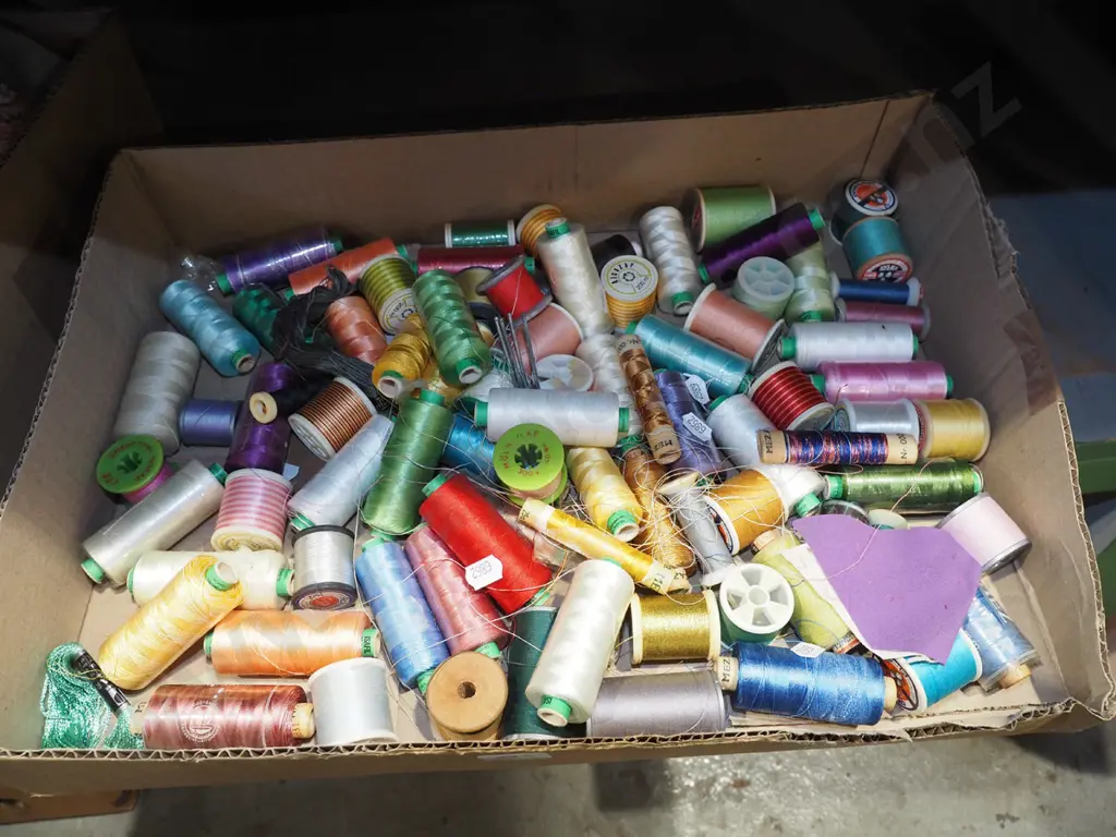 box; sewing threads Image 1++