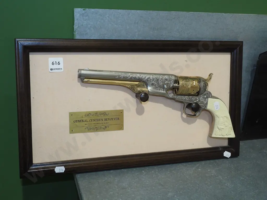 reproduction toy model of General Custer's revolver Image 1++