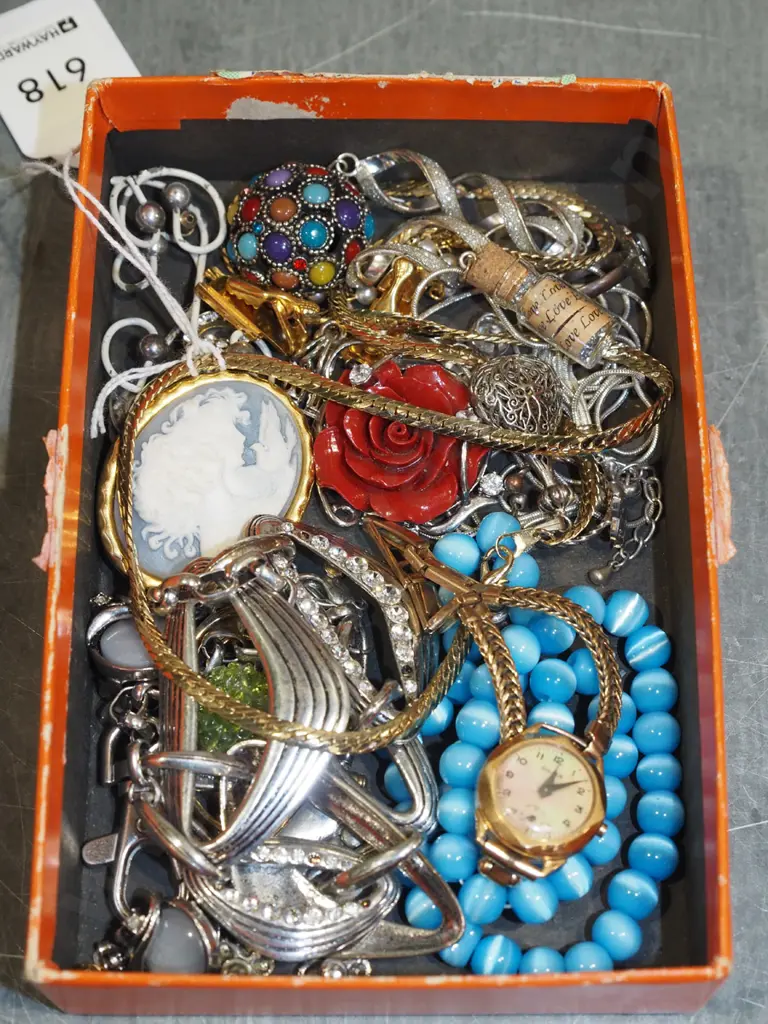 box of costume jewellery Image 1++