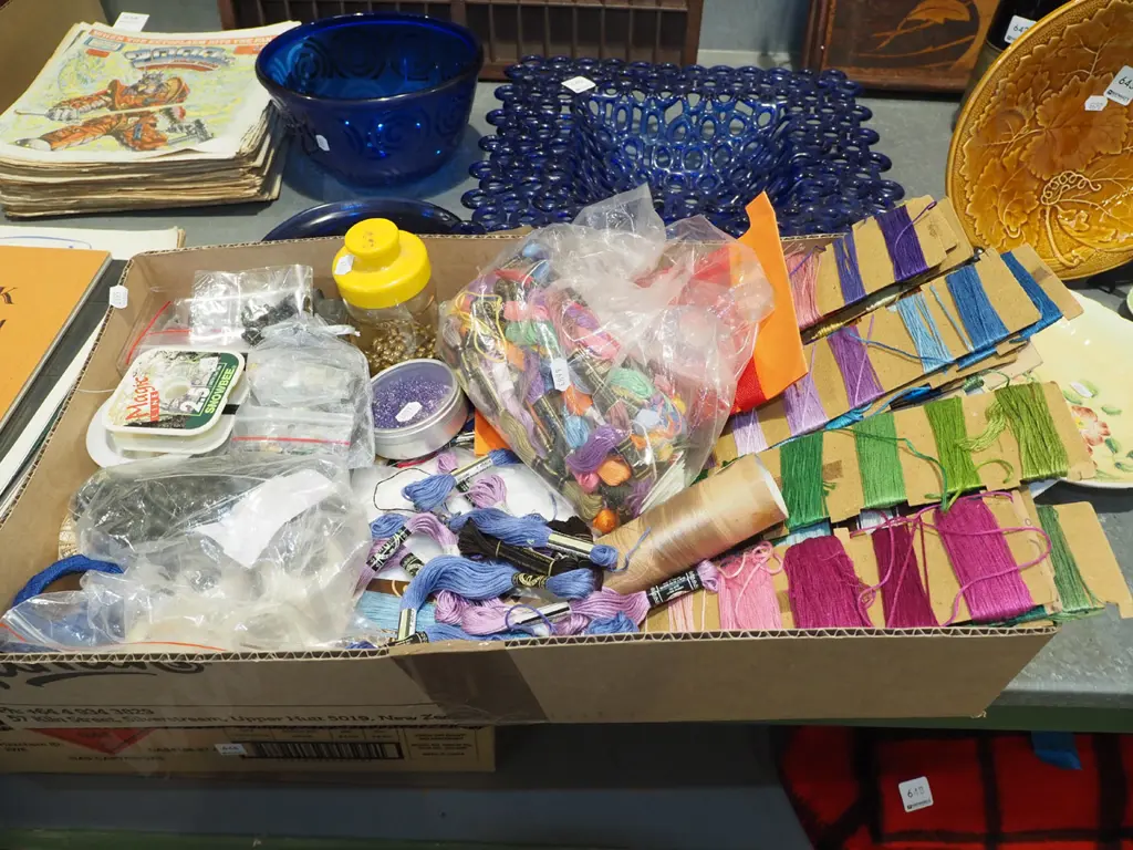 box; sewing threads, beads etc Image 1++