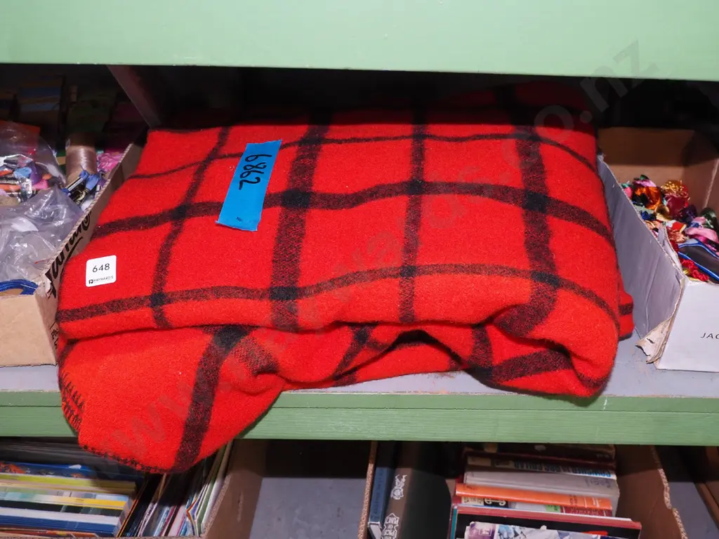 2x woollen red and checked blankets Image 1++