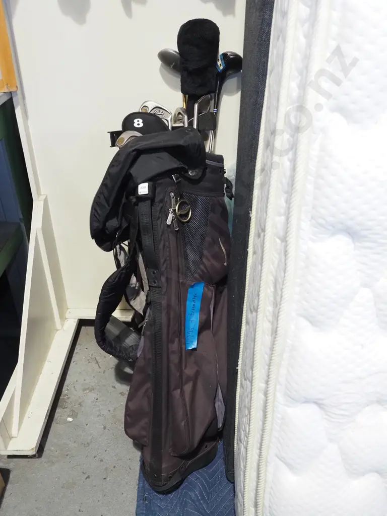 golf clubs and trundler Image 1++