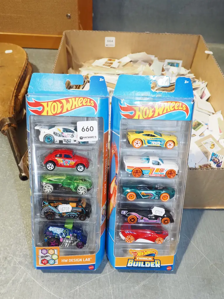 2x packs of as new Hotwheels toy vehicles Image 1++