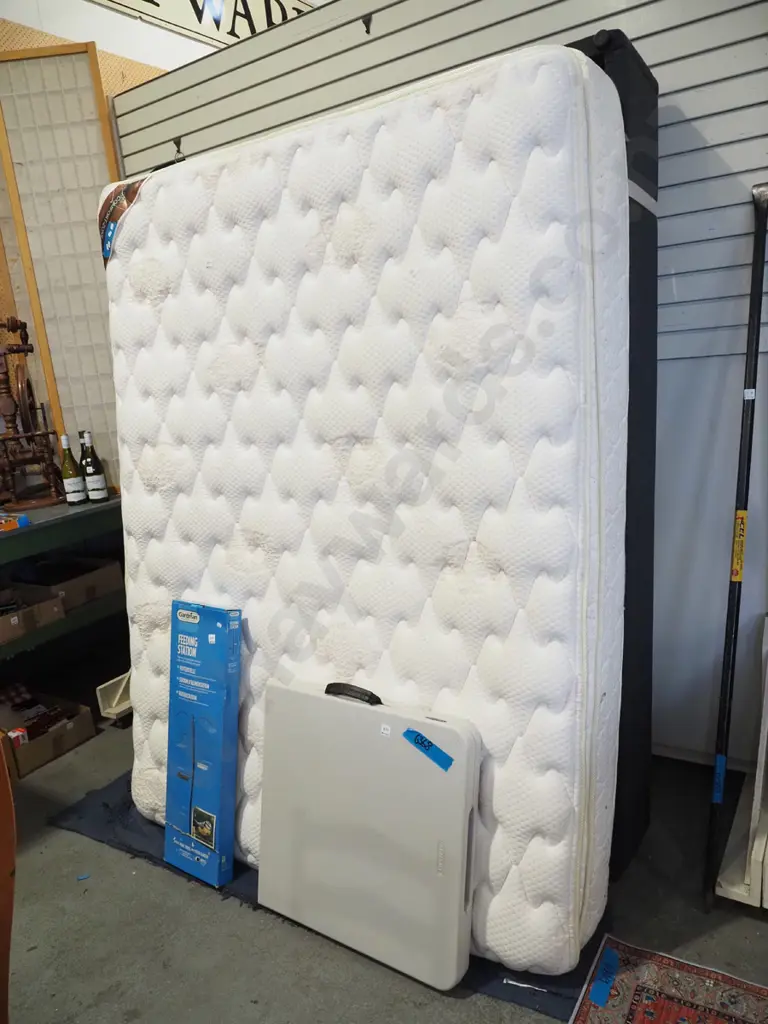 Comfort Zone Sapphire Bedding queen mattress and bed base  Image 1++