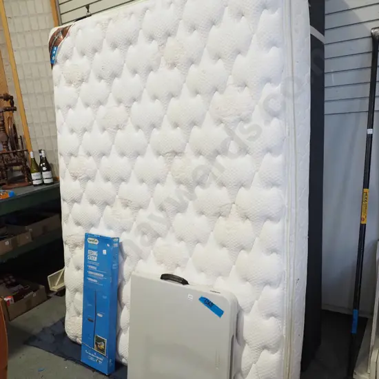 Comfort Zone Sapphire Bedding queen mattress and bed base 
