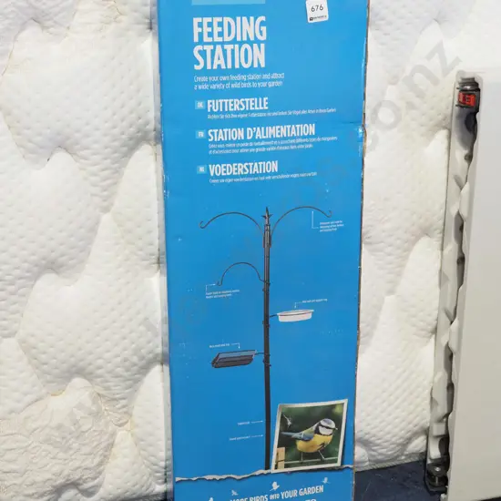 bird feeding station